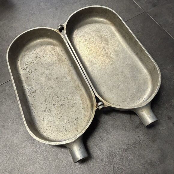 Vtg Super Maid Folding Hinged Cast Aluminum Cornbread Fish Pan Missing Handles - Picture 3 of 6